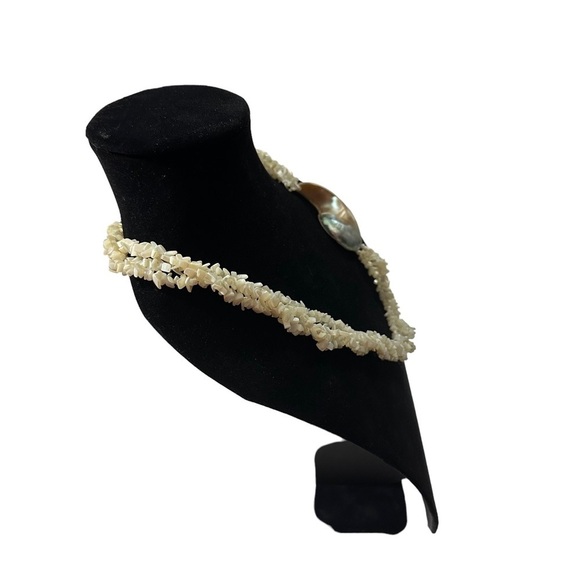 Vtg Bold 3 Strain Shell Beads Beach Necklace with Huge Natural Shell Pendant 27” - Picture 9 of 10